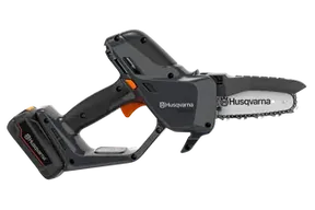 Håndholdt liten batterdrivet sag